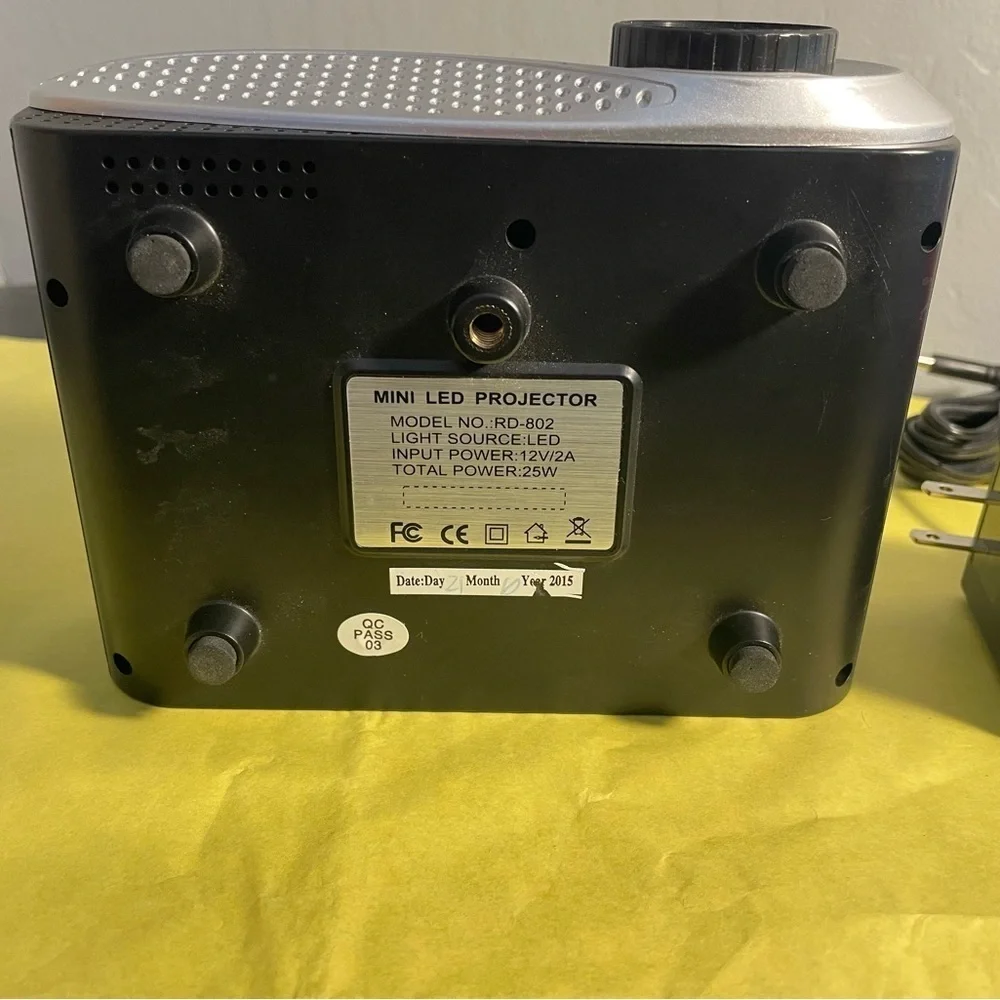 FlyLinkTech Mini LED Projector, used - Picture 3 of 3